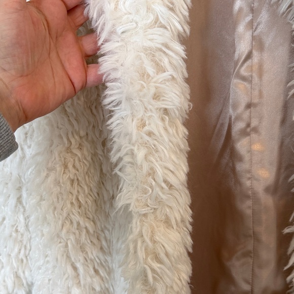 J Crew Women's Cream Faux Fur Coat - sz M - Picture 4 of 4